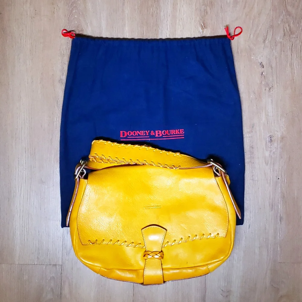 Brand new leather Dooney & Bourke hobo bag. - Picture 1 of 10